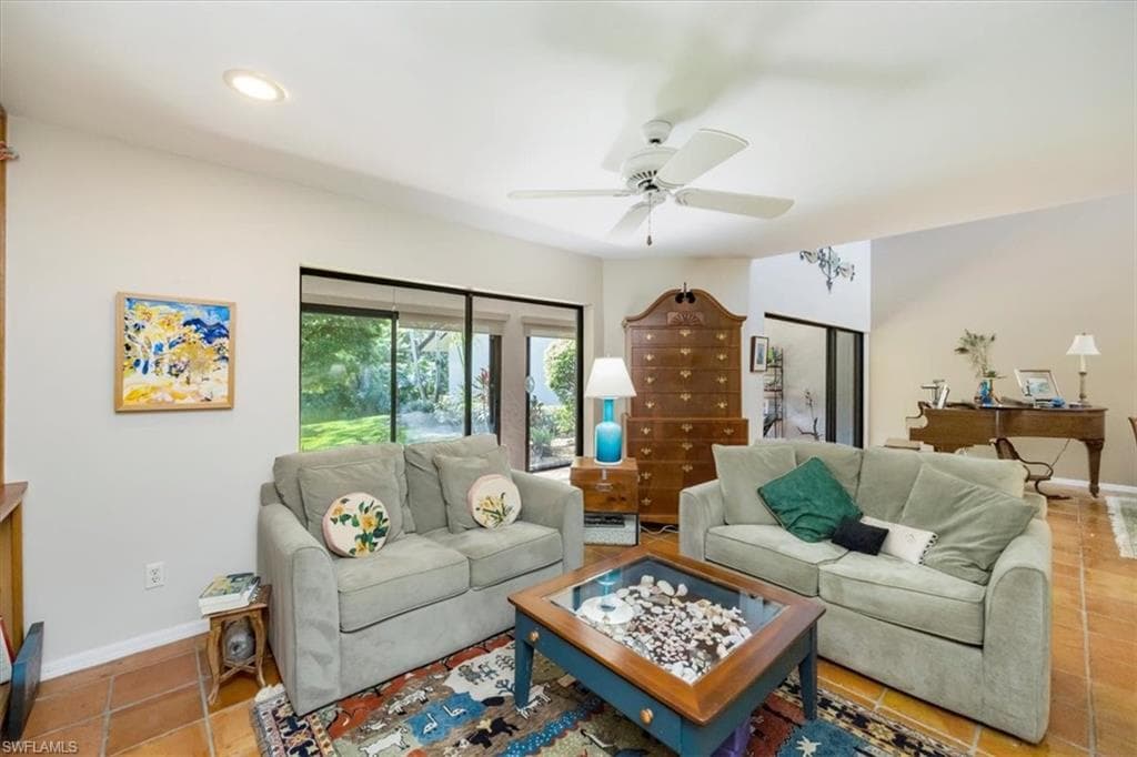 2102 Buckingham Ln U4, Naples, FL 34112-18