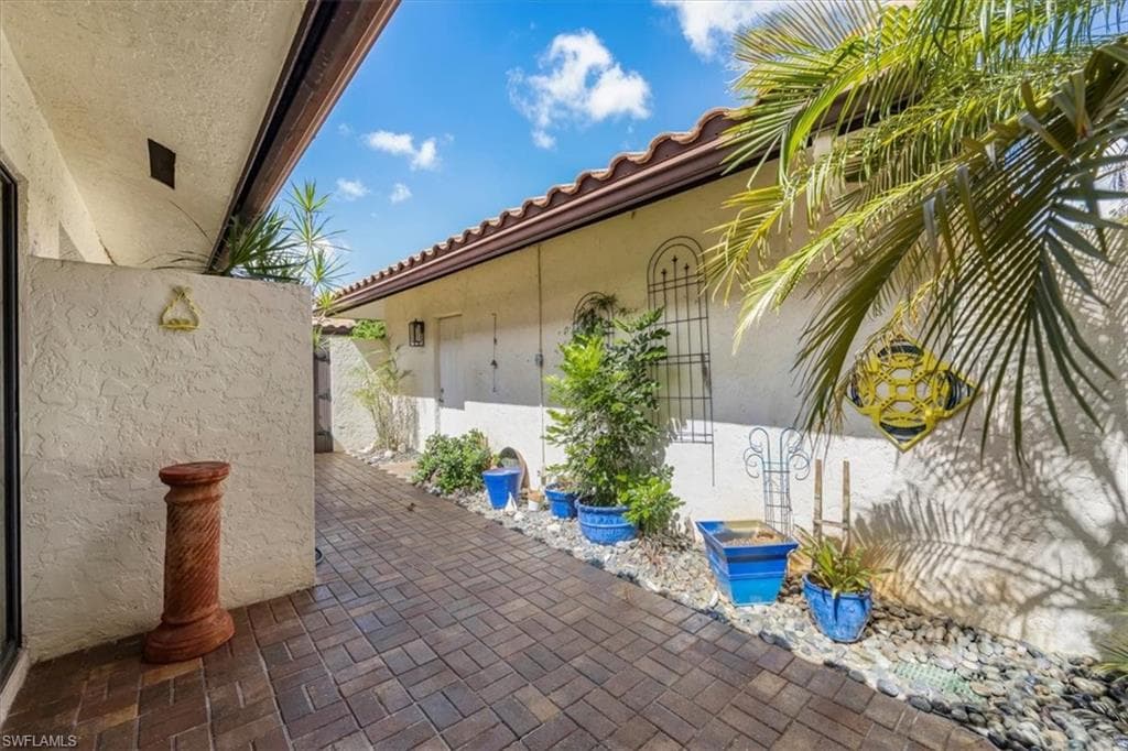 2102 Buckingham Ln U4, Naples, FL 34112-24