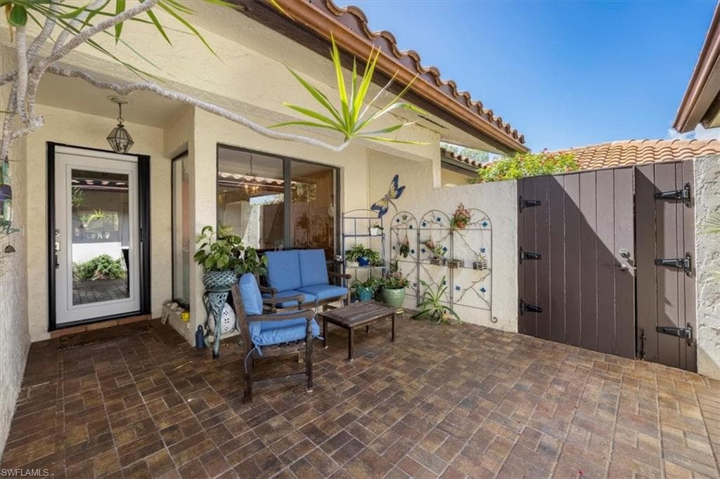 2102 Buckingham Ln U4, Naples, FL 34112-3