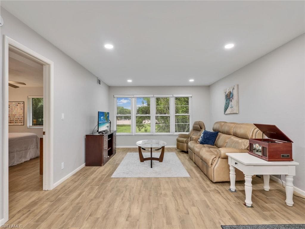 3676 Arctic Cir 112, Naples, FL 34112-10