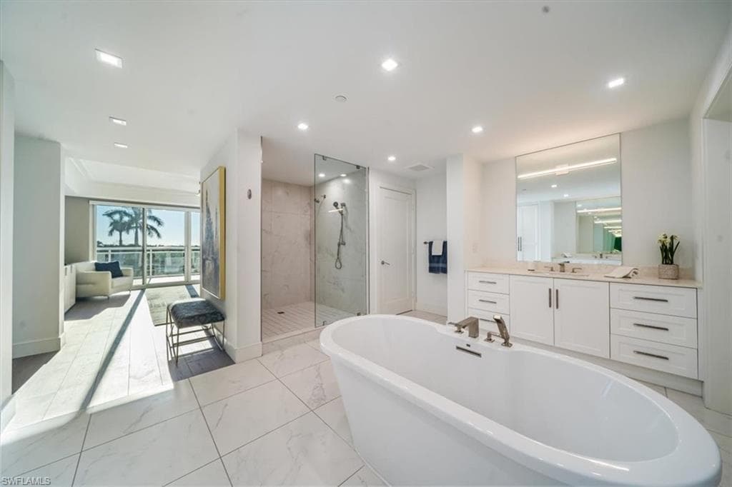 13915 Old Coast Rd 301, Naples, FL 34110-20