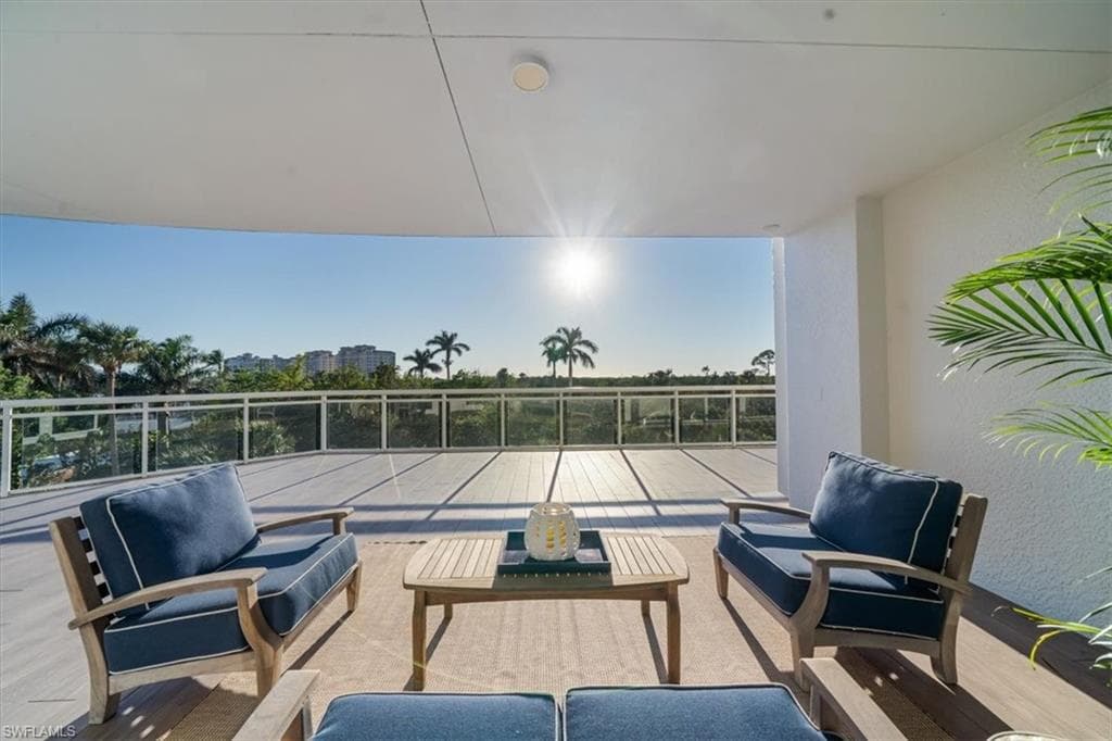 13915 Old Coast Rd 301, Naples, FL 34110-28