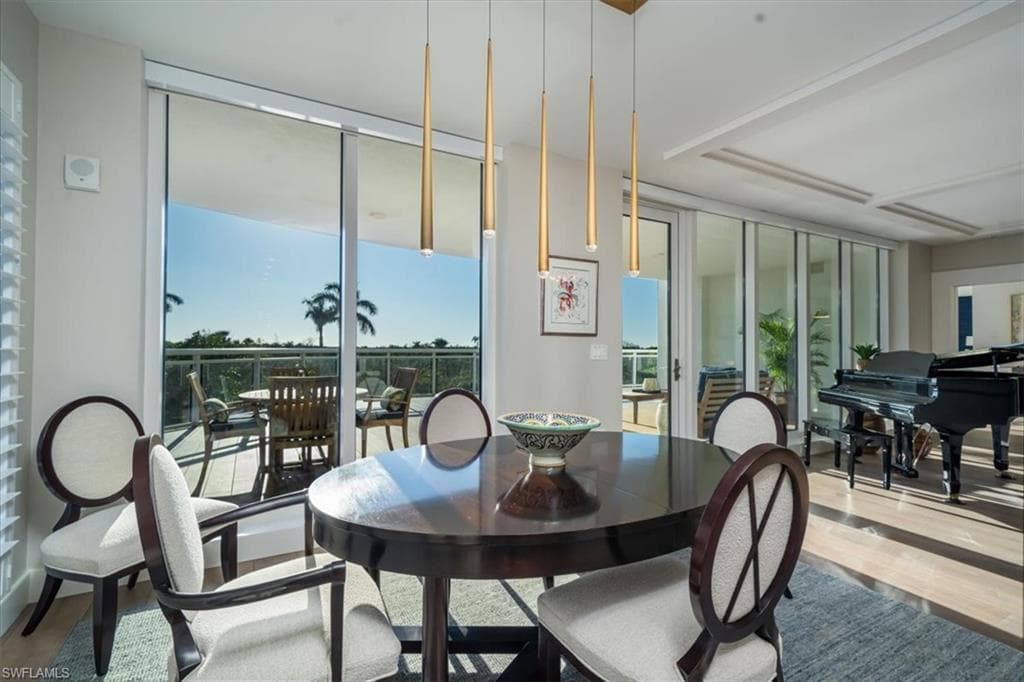 13915 Old Coast Rd 301, Naples, FL 34110-7