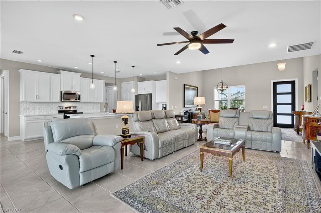 18725 Lake Hammock Dr, Naples, FL 34114-10