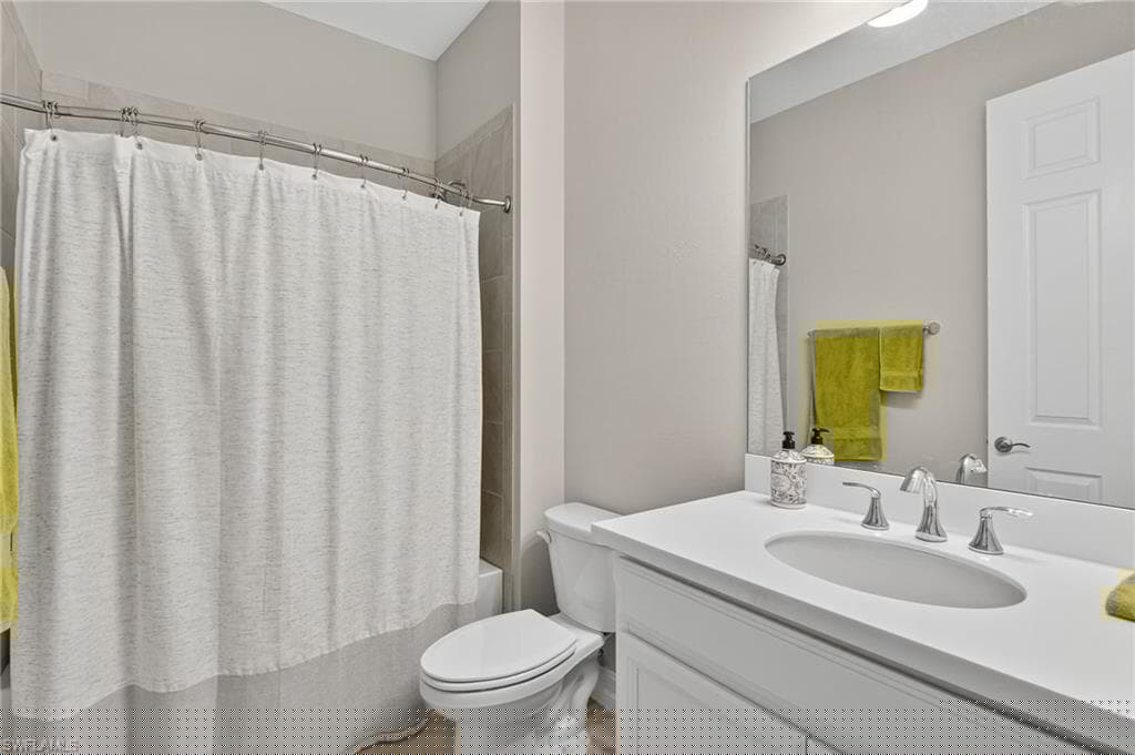 18725 Lake Hammock Dr, Naples, FL 34114-15