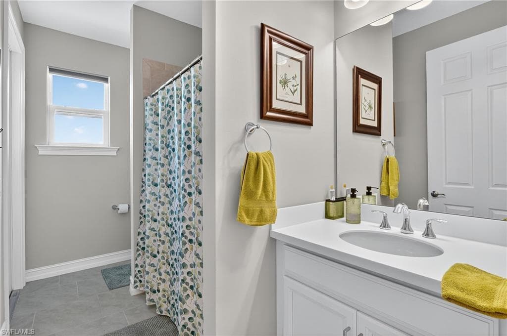 18725 Lake Hammock Dr, Naples, FL 34114-17