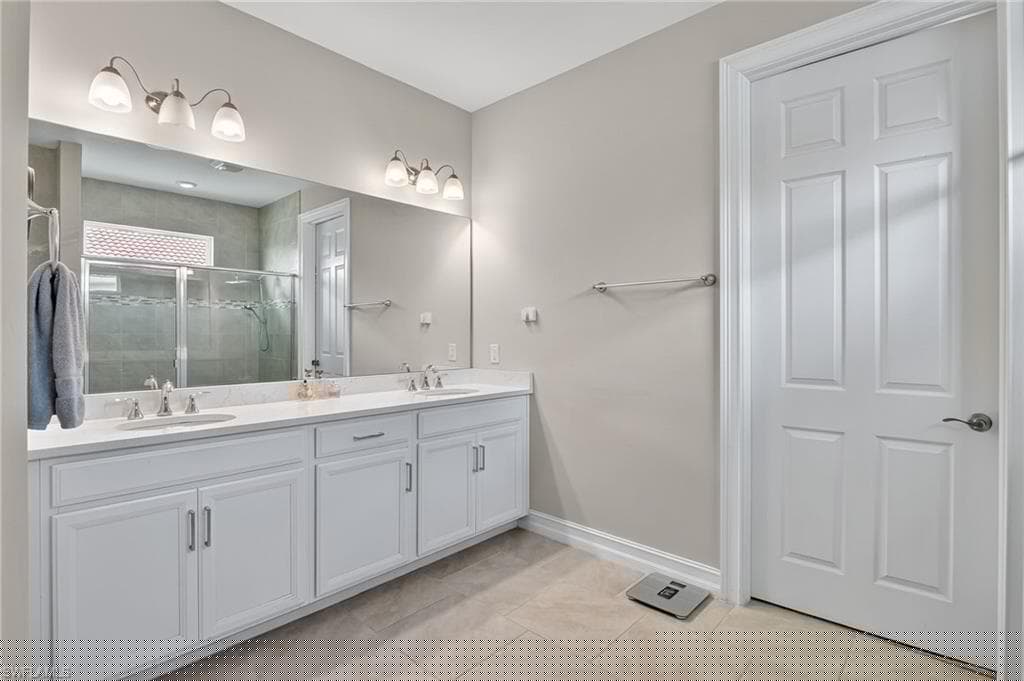 18725 Lake Hammock Dr, Naples, FL 34114-23