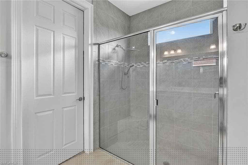 18725 Lake Hammock Dr, Naples, FL 34114-24