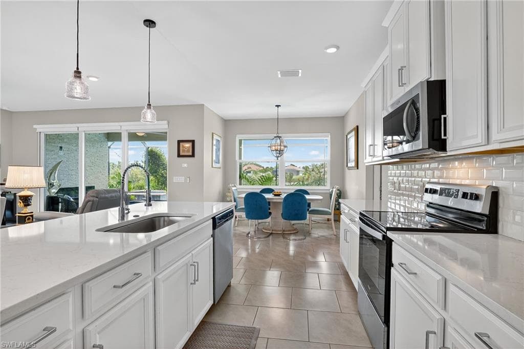 18725 Lake Hammock Dr, Naples, FL 34114-7