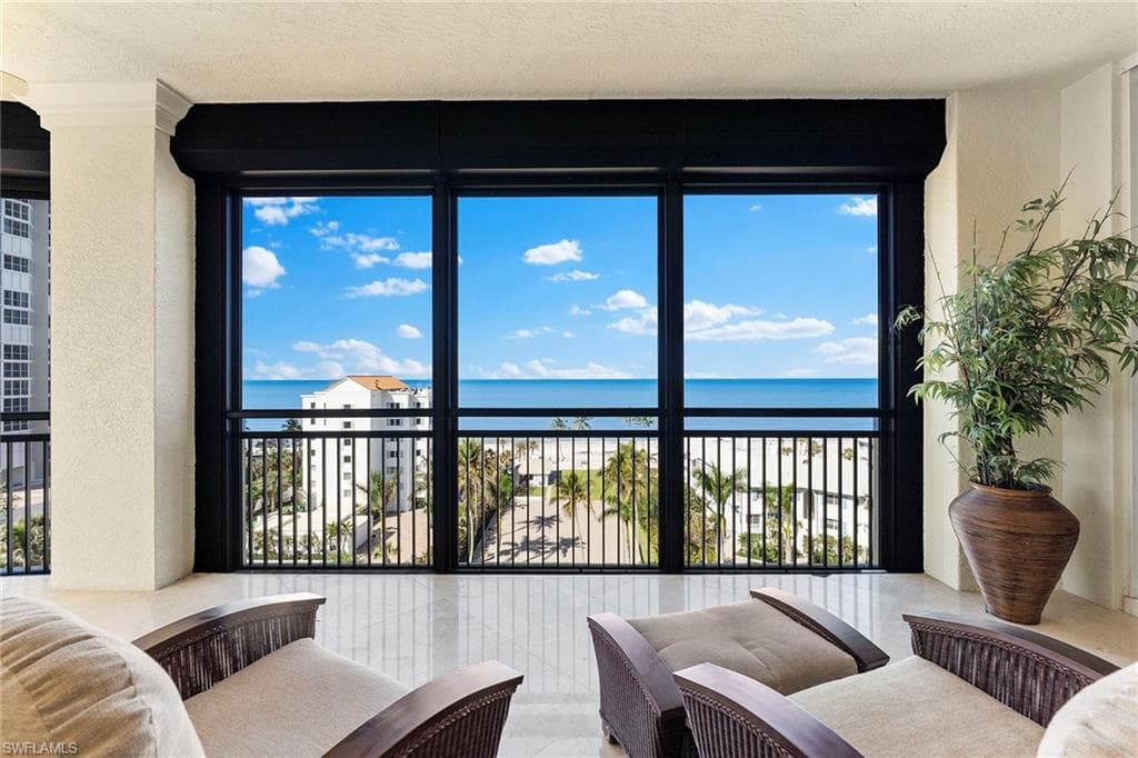 81 Seagate Dr 801, Naples, FL 34103-10