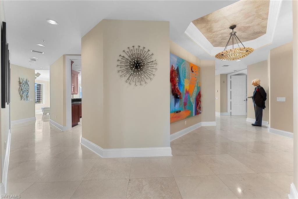 81 Seagate Dr 801, Naples, FL 34103-20