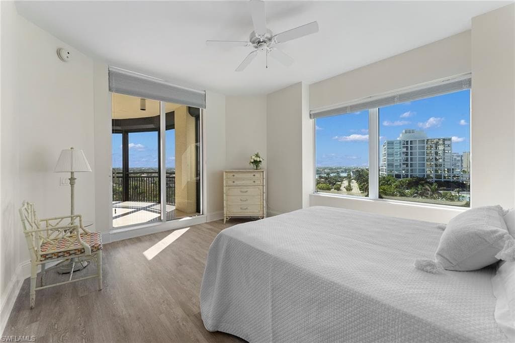 81 Seagate Dr 801, Naples, FL 34103-28