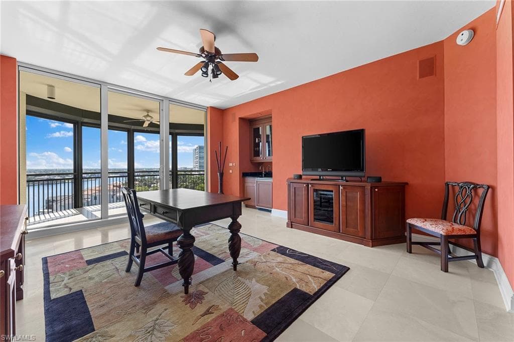 81 Seagate Dr 801, Naples, FL 34103-30