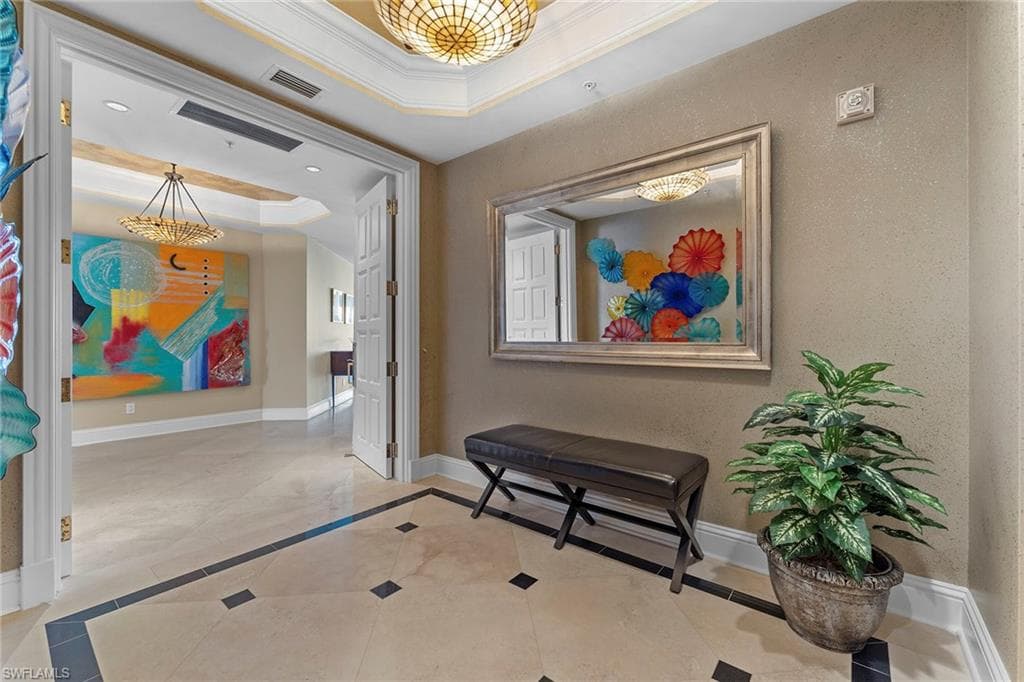 81 Seagate Dr 801, Naples, FL 34103-3