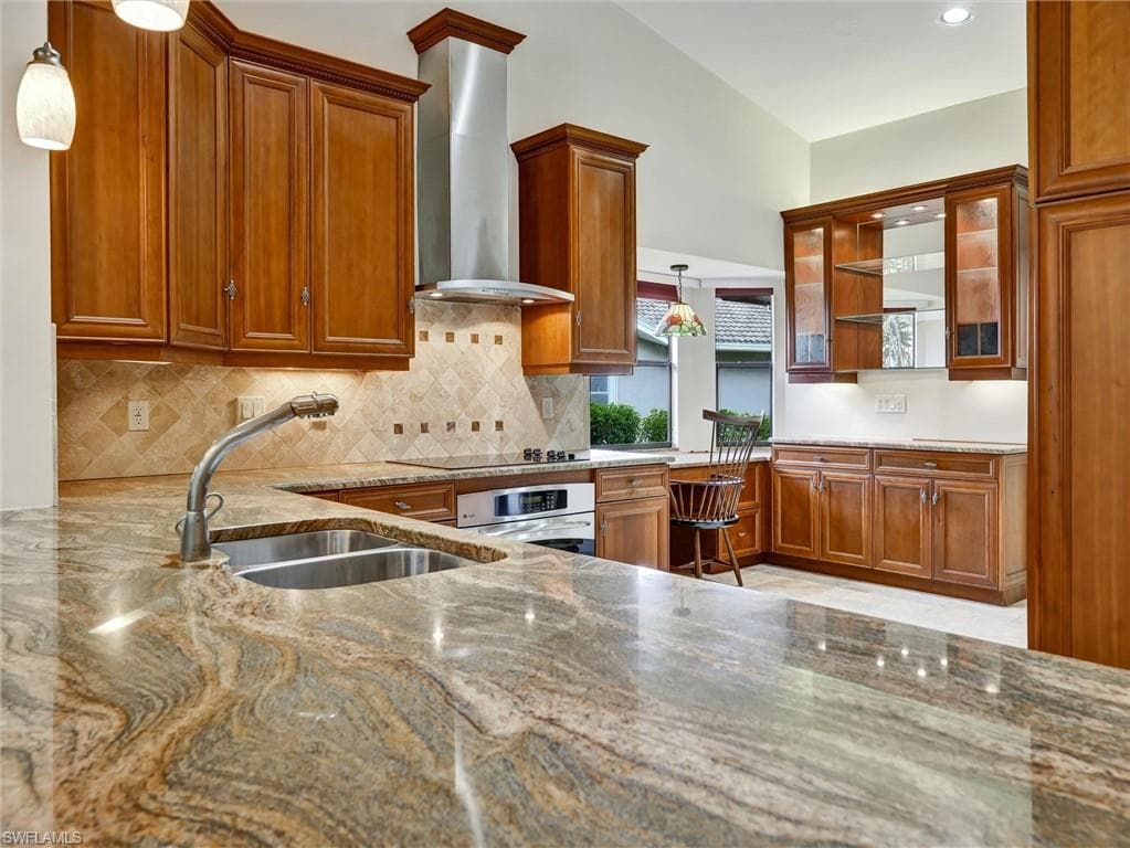 241 Saint James Way, Naples, FL 34104-10