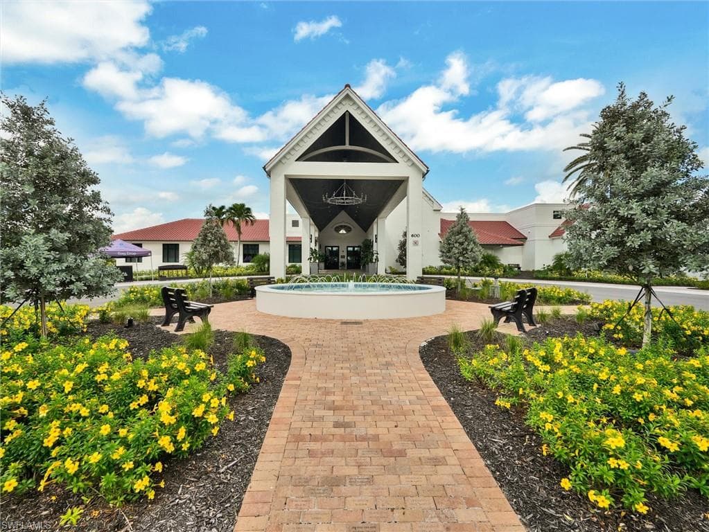 241 Saint James Way, Naples, FL 34104-21