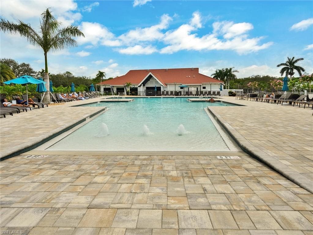 241 Saint James Way, Naples, FL 34104-22