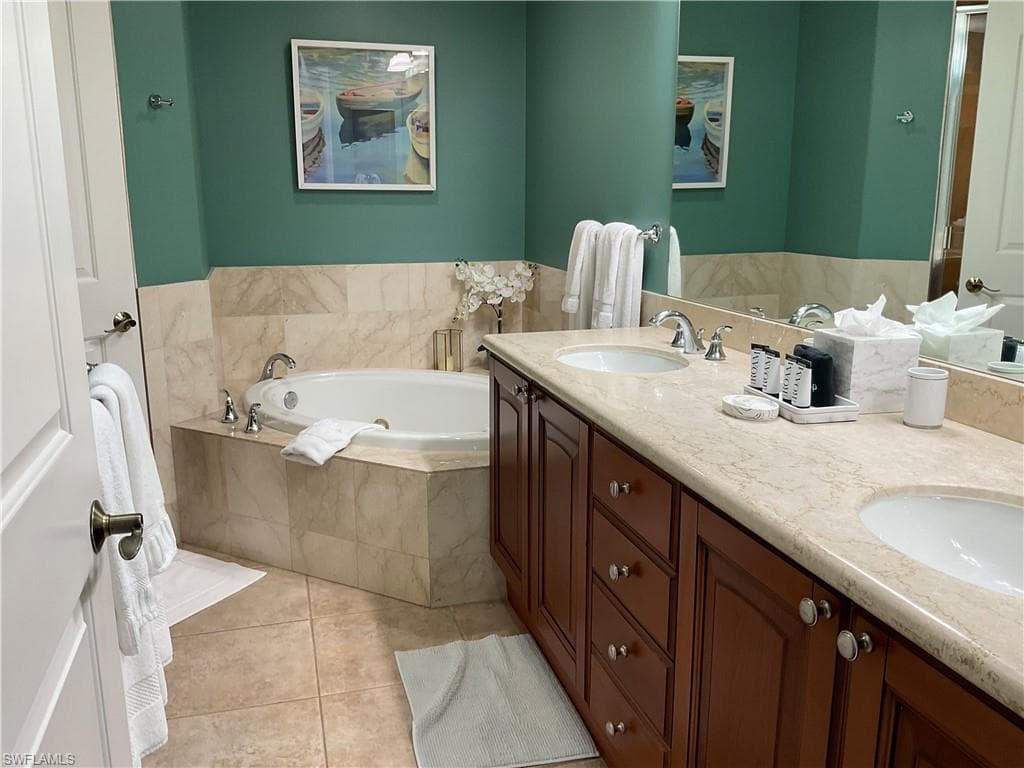 975 Sandpiper St A204, Naples, FL 34102-8