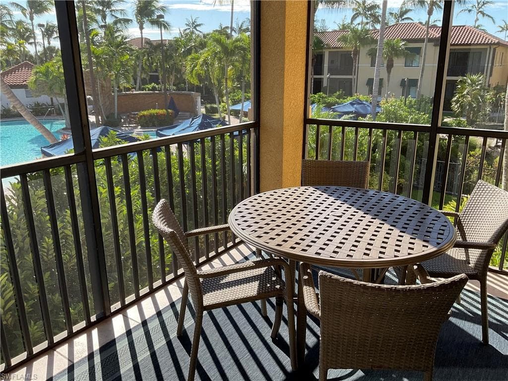 975 Sandpiper St A204, Naples, FL 34102-9