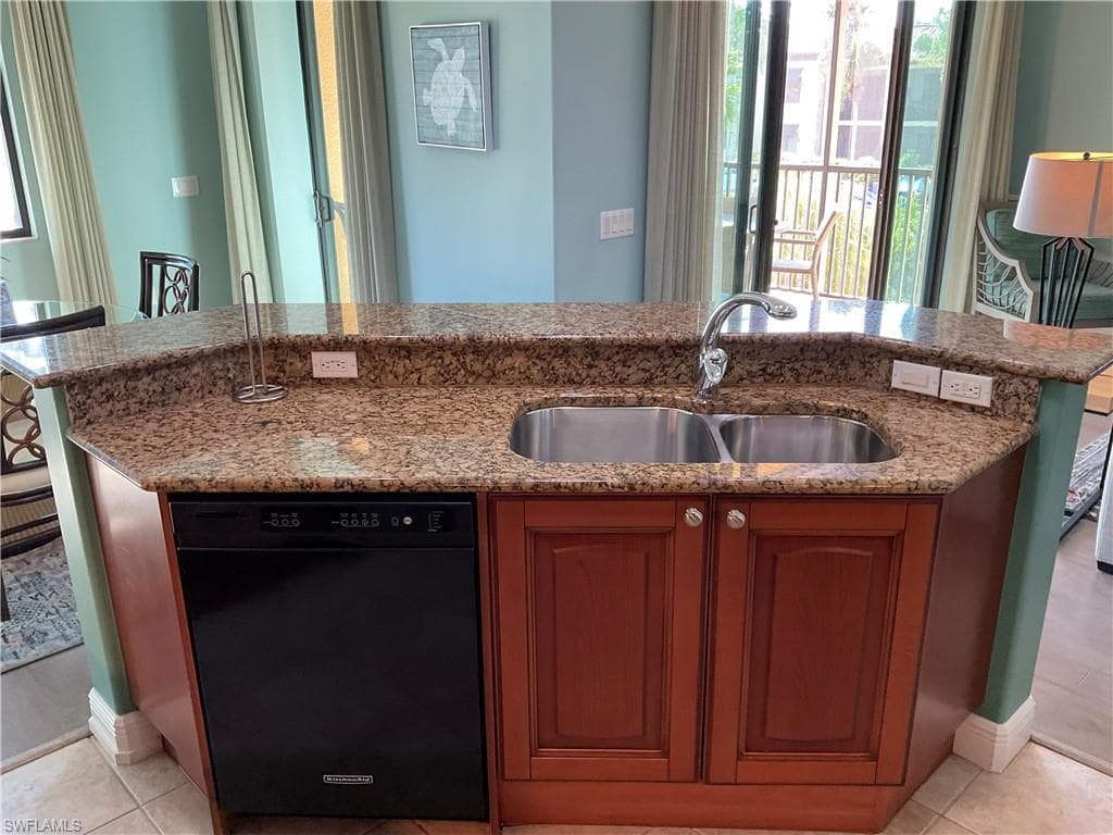 975 Sandpiper St A204, Naples, FL 34102-16