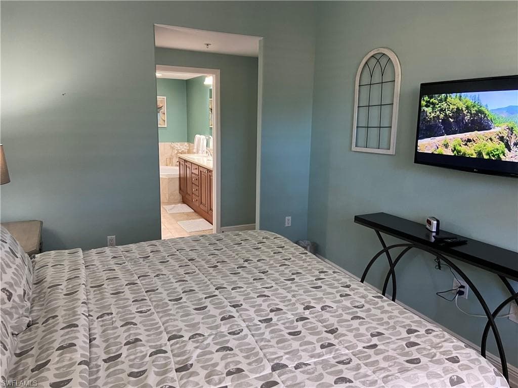 975 Sandpiper St A204, Naples, FL 34102-19