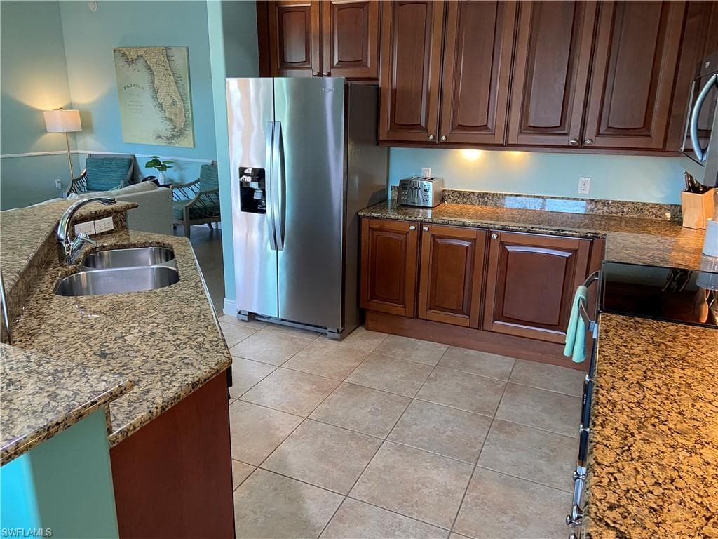 975 Sandpiper St A204, Naples, FL 34102-22