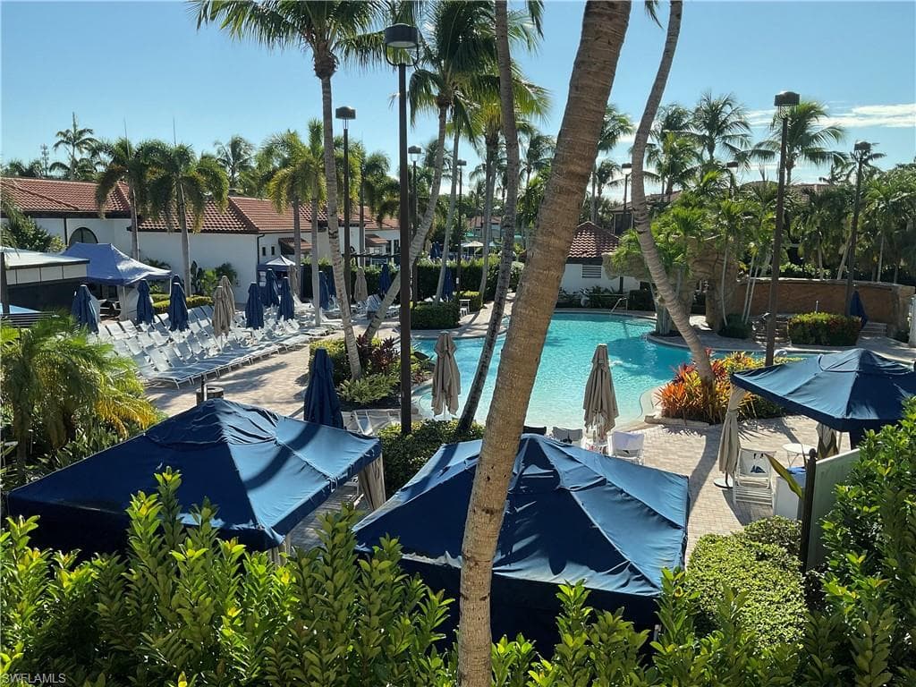 975 Sandpiper St A204, Naples, FL 34102-24