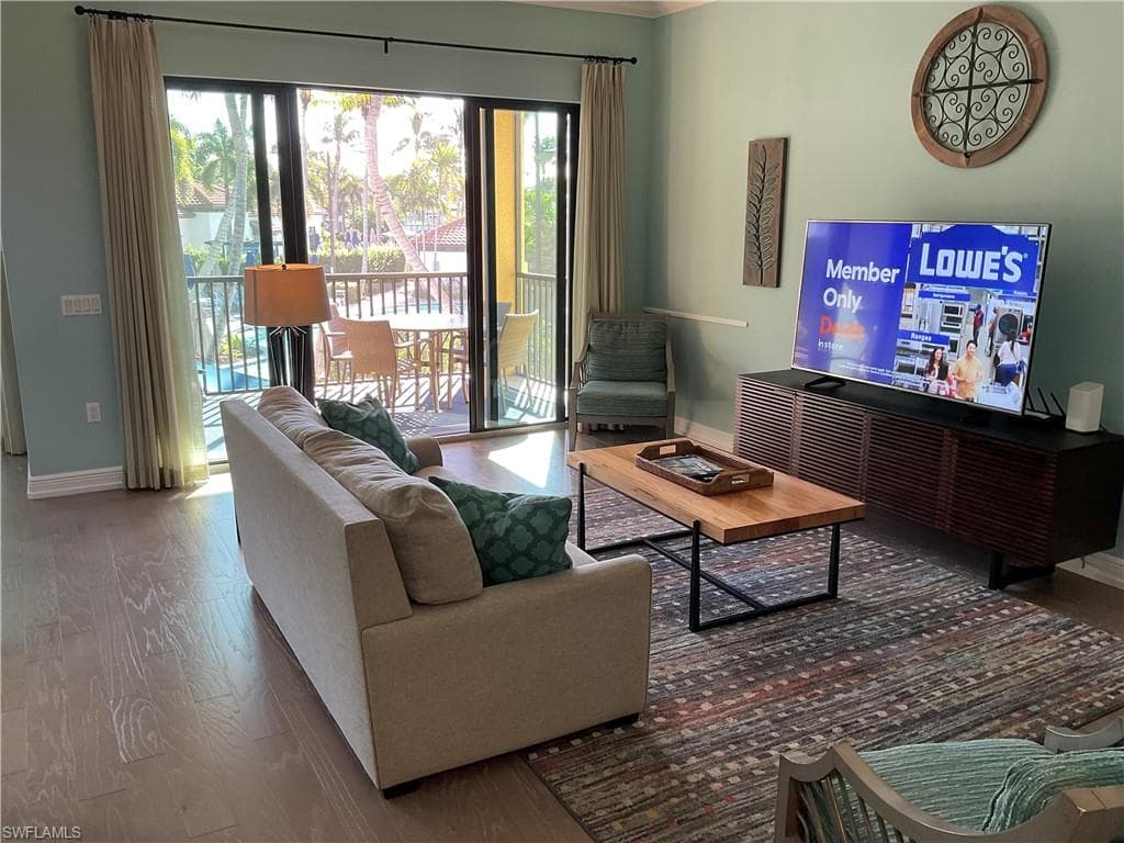 975 Sandpiper St A204, Naples, FL 34102-3