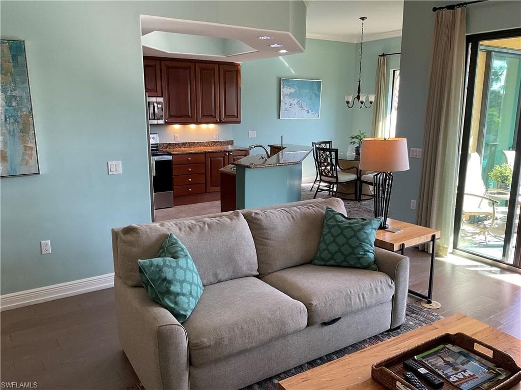 975 Sandpiper St A204, Naples, FL 34102-4