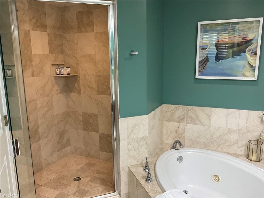 975 Sandpiper St A204, Naples, FL 34102-7