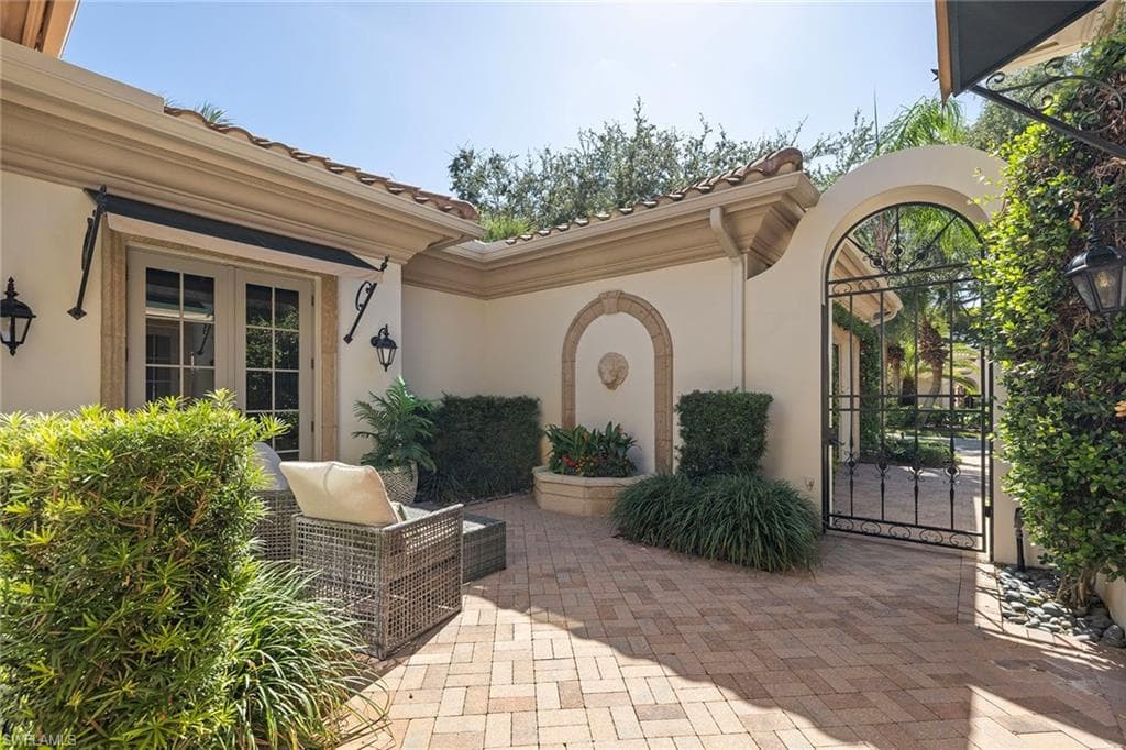 15655 Villoresi Way, Naples, FL 34110-35