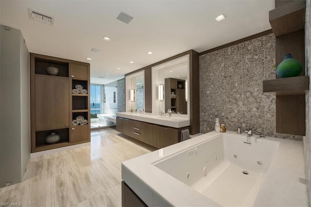 6897 Grenadier Blvd 1701, Naples, FL 34108-21