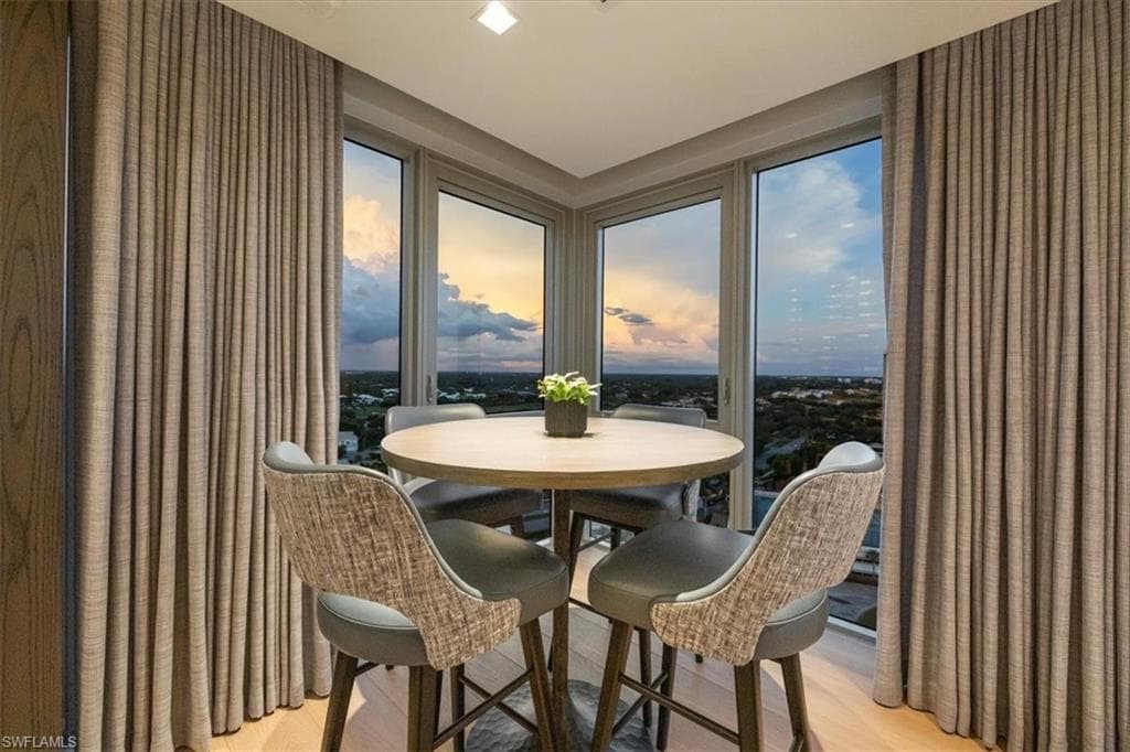 6897 Grenadier Blvd 1701, Naples, FL 34108-25