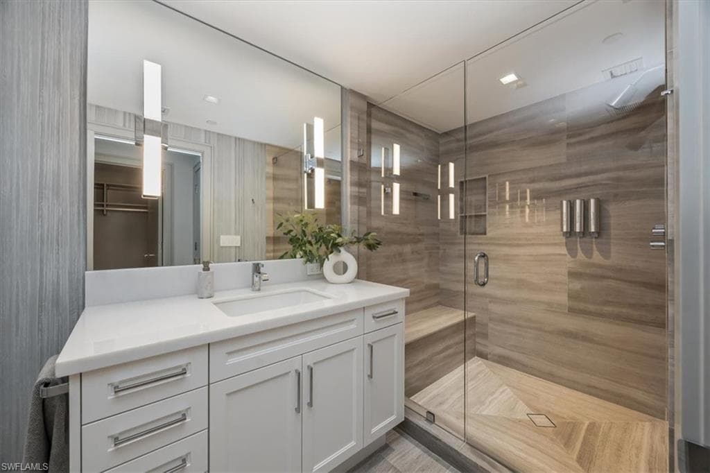 6897 Grenadier Blvd 1701, Naples, FL 34108-30