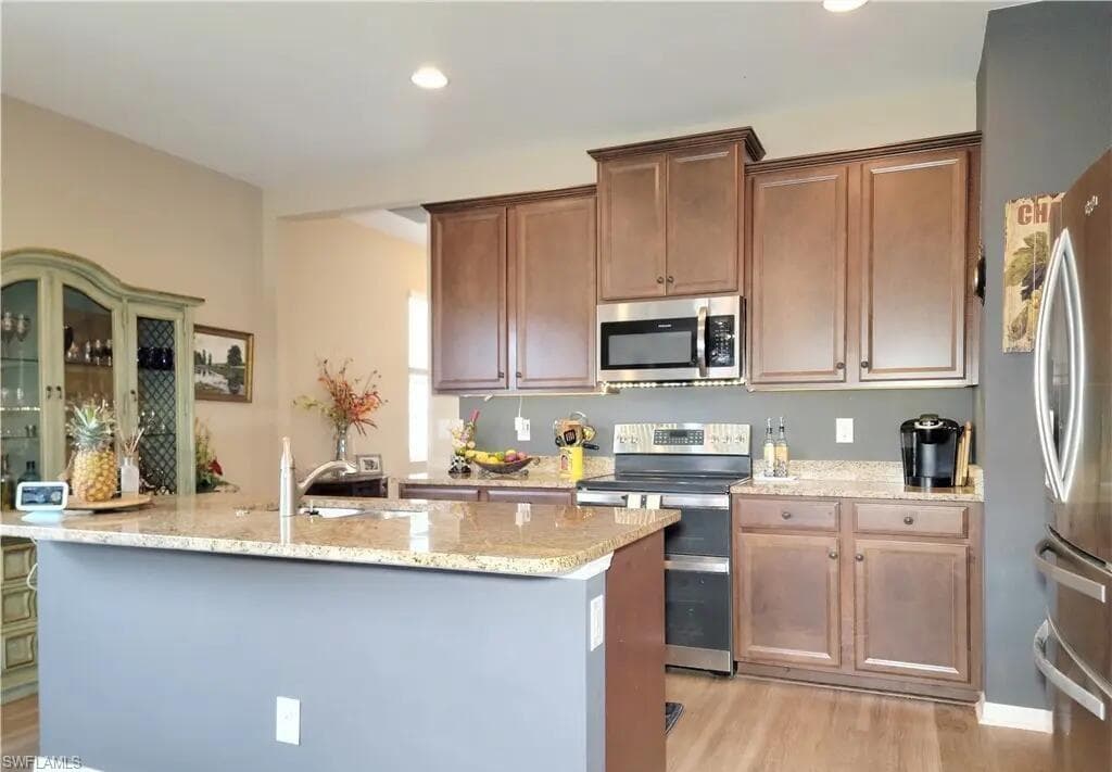 2190 Summersweet Dr, Alva, FL 33920-7