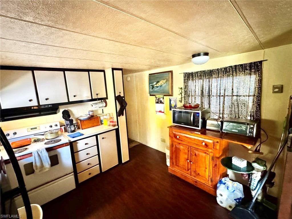 13 Saint Raphael Dr, Naples, FL 34112-10