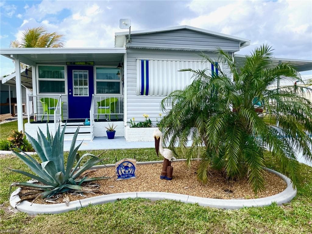 220 Derwent Blvd, Fort Myers, FL 33908-1