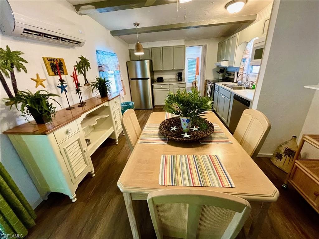 252 Daisy Ave, Fort Myers, FL 33908-5