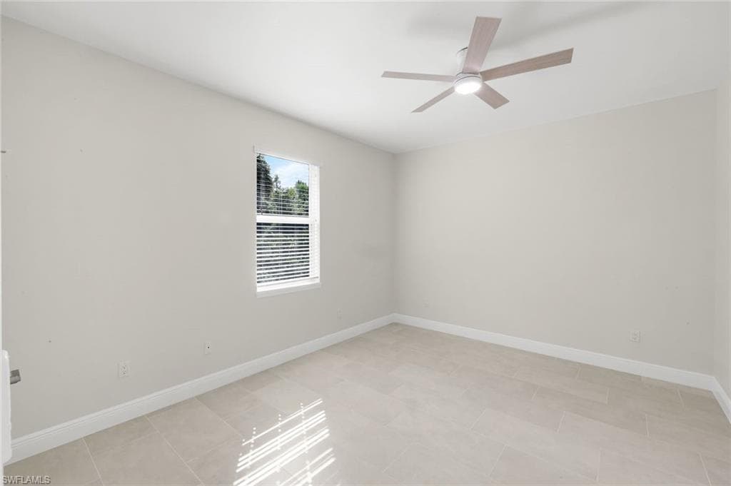 2180 12th Ave NE, Naples, FL 34120-21