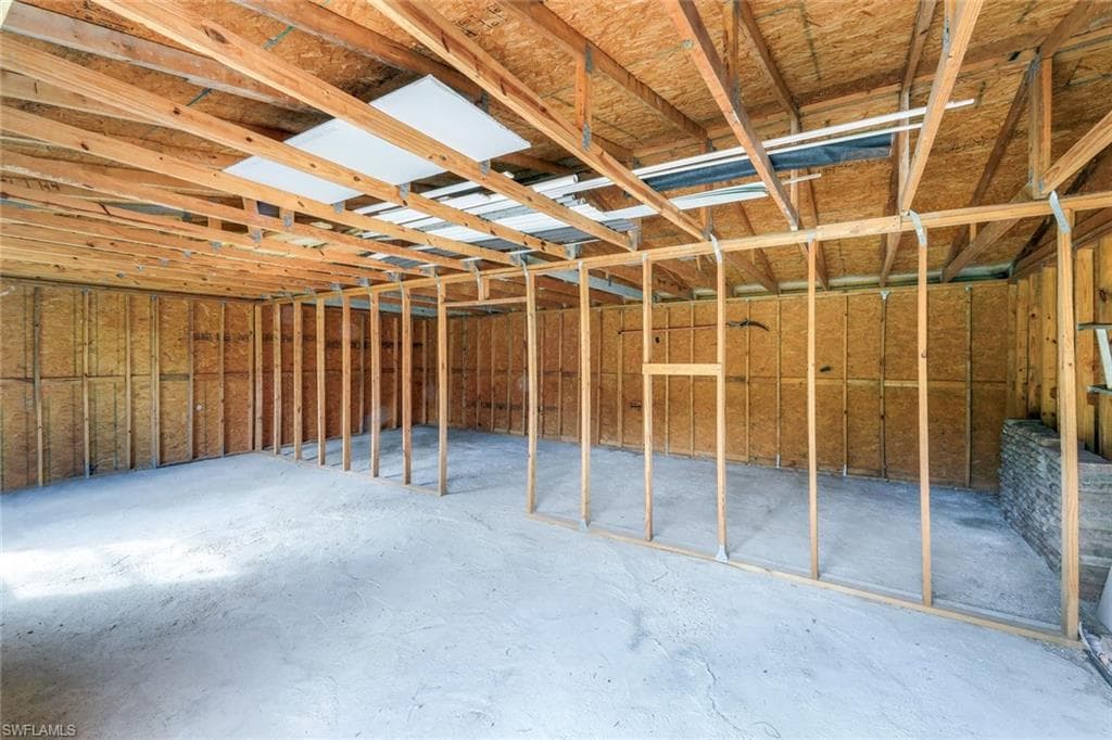 2180 12th Ave NE, Naples, FL 34120-37