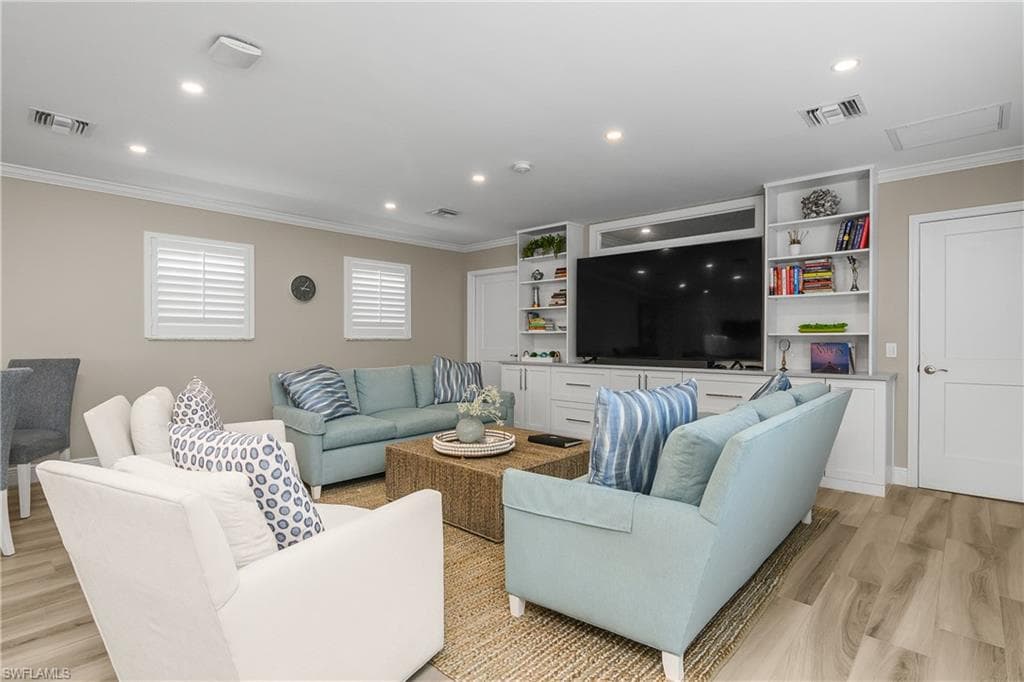 3483 Gulf Shore Blvd N 401, Naples, FL 34103-27