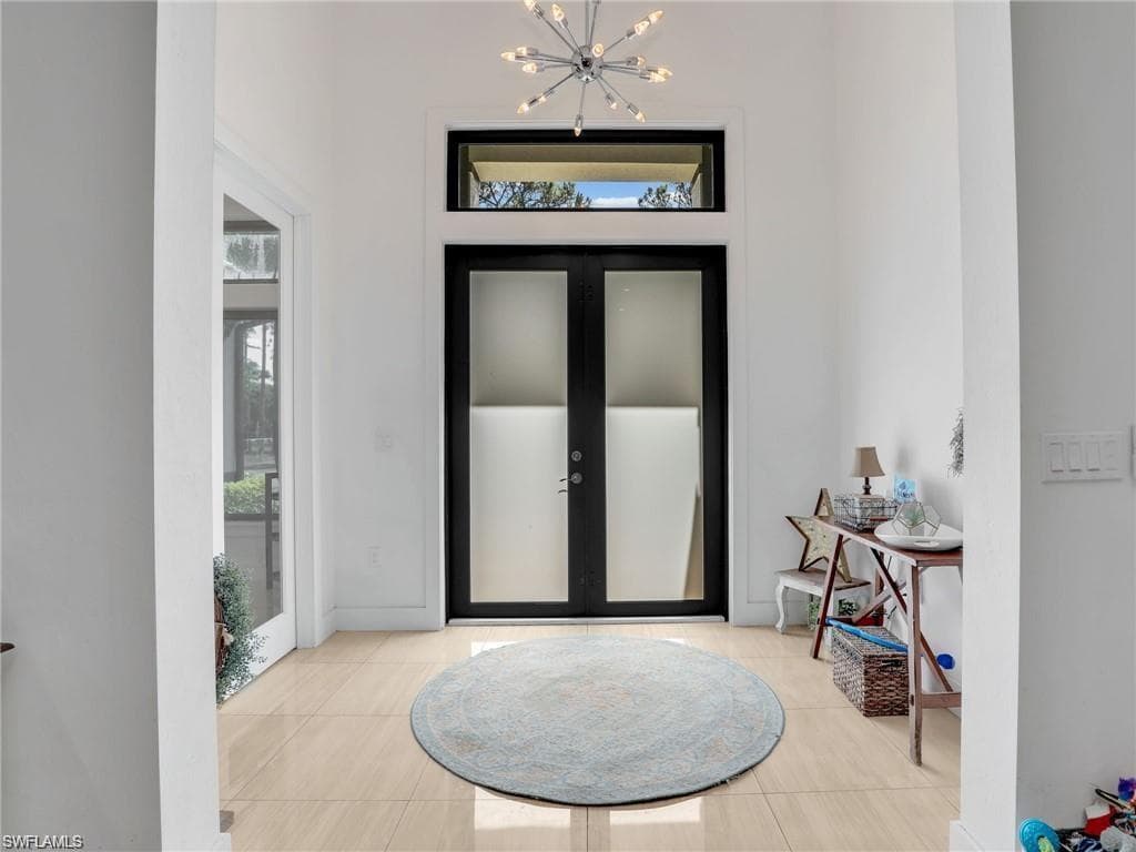 291 10th St SE, Naples, FL 34117-8