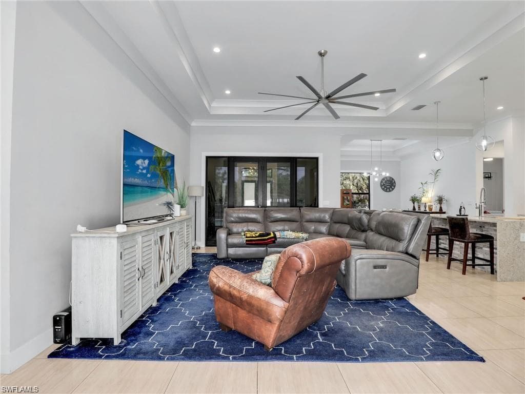 291 10th St SE, Naples, FL 34117-10