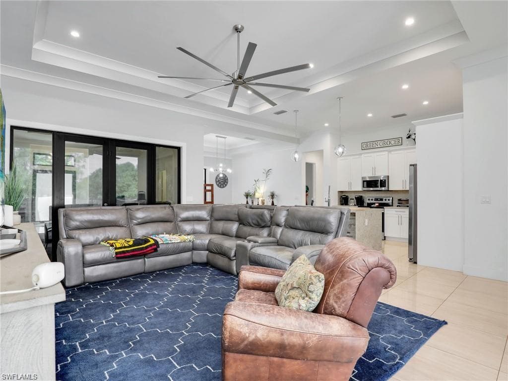 291 10th St SE, Naples, FL 34117-11