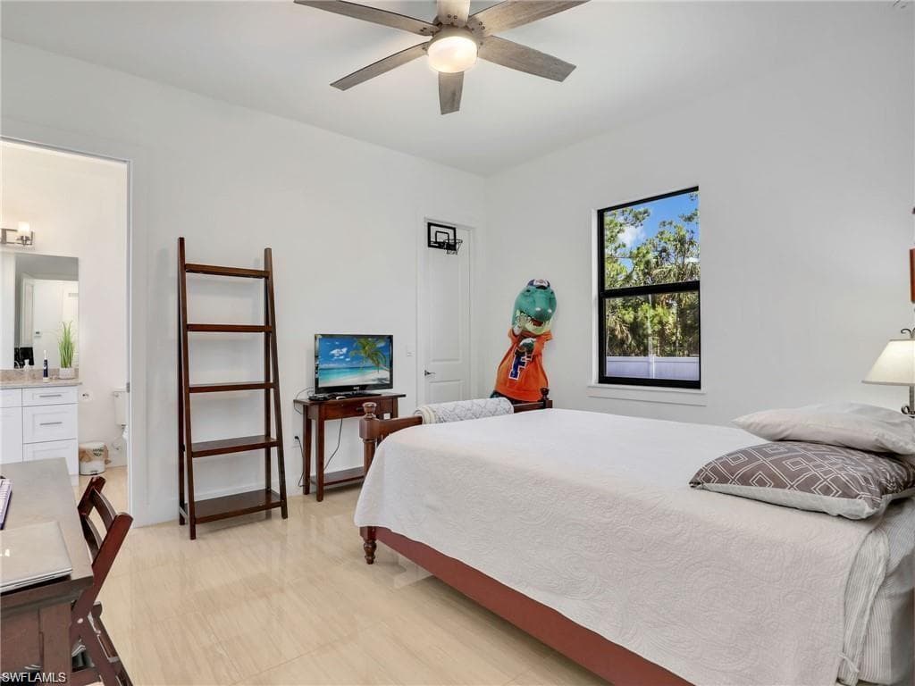 291 10th St SE, Naples, FL 34117-22