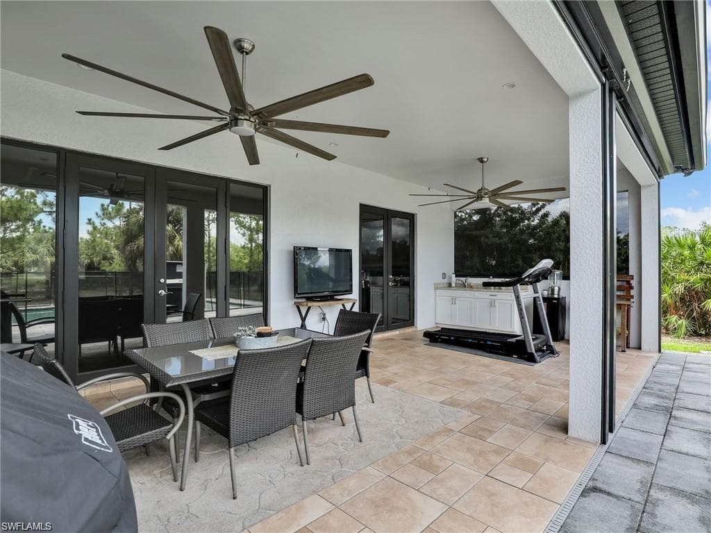 291 10th St SE, Naples, FL 34117-32