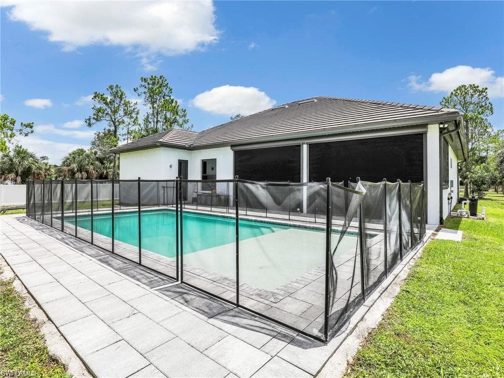 291 10th St SE, Naples, FL 34117-34