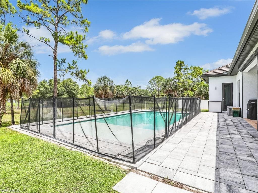 291 10th St SE, Naples, FL 34117-36