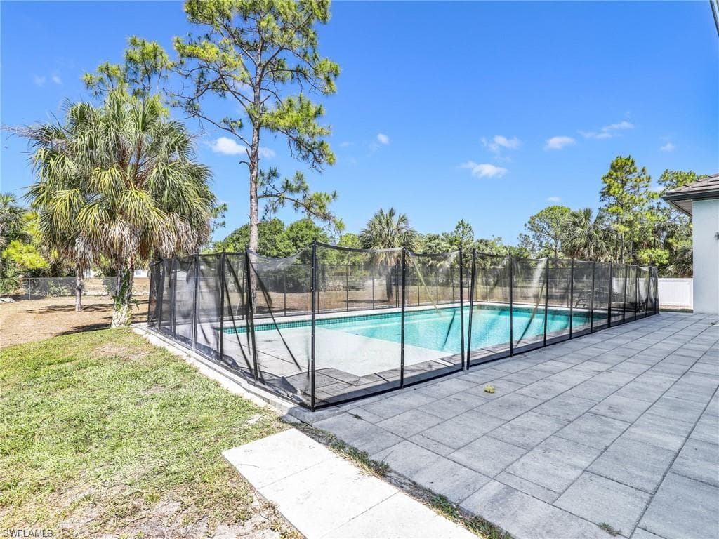 291 10th St SE, Naples, FL 34117-37