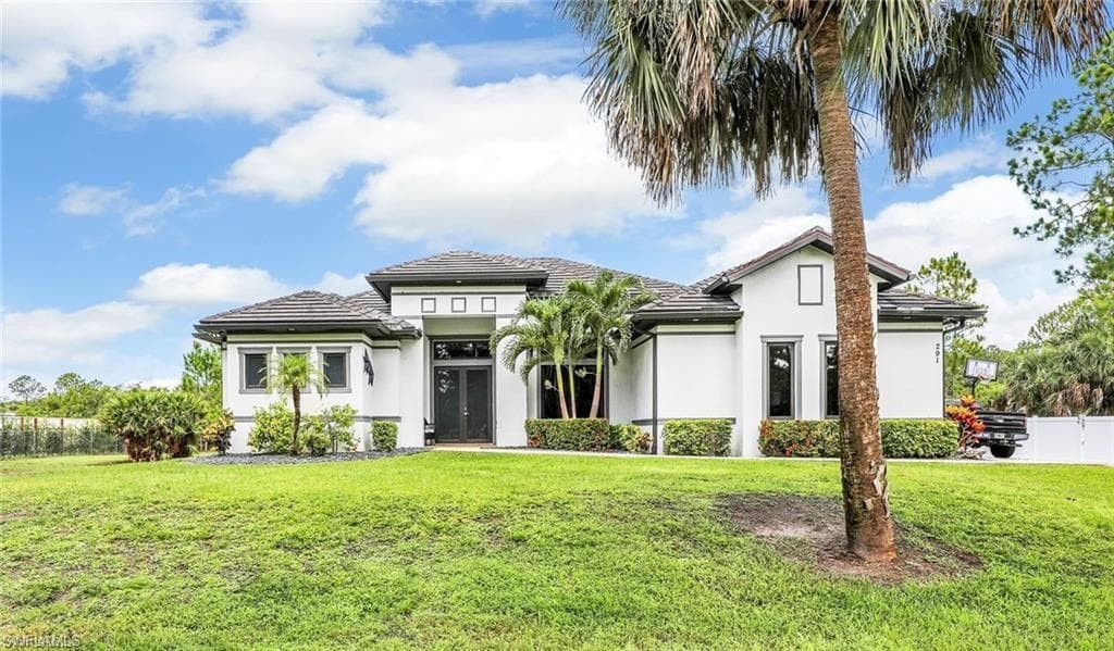 291 10th St SE, Naples, FL 34117-2